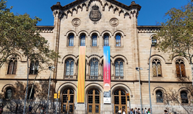  Fachada de la Universidad de Barcelona, la mejor universidad española para estudiar Medicina
