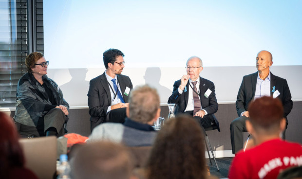 Expertos de Bayer explican la evolución de los tratamientos del cáncer de próstata. Al detalle en Redacción Médica