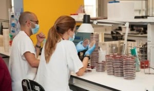 Bellvitge estrena instalaciones en Microbiología ante el aumento de pruebas