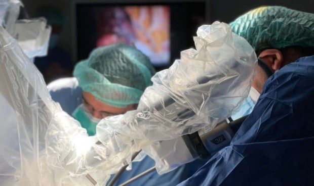 Bellvitge, pionero mundial: extrae primera costilla con una incisión