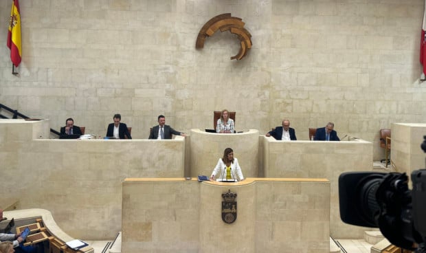 La presidenta del Gobierno de Cantabria, María José Sáenz de Buruaga, en el Debate del ecuador de legislatura.