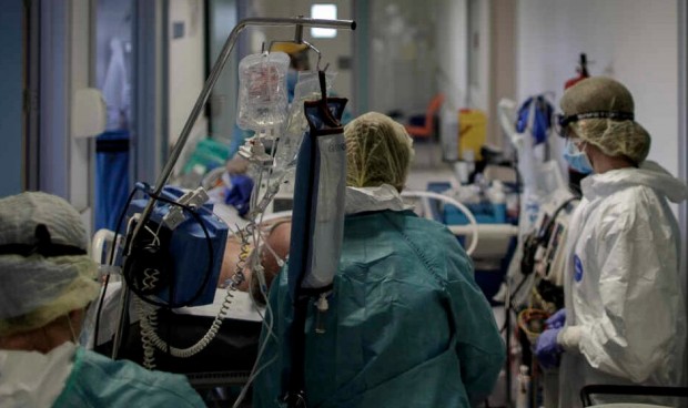 Cada día se contagian por Covid casi 50 profesionales sanitarios en España
