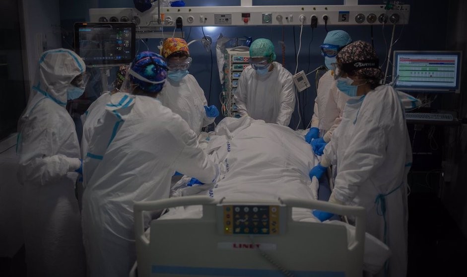 Cambia la tendencia en UCI: un 20% más de pacientes covid que hace un mes