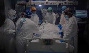 Cambia la tendencia en UCI: un 20% más de pacientes covid que hace un mes