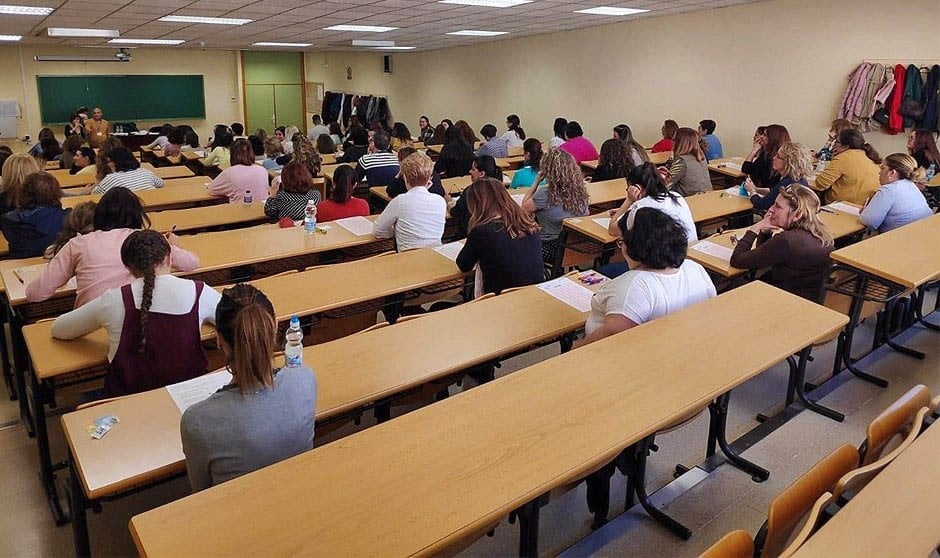 Campanas de cambio en la gran OPE de la Enfermería valenciana