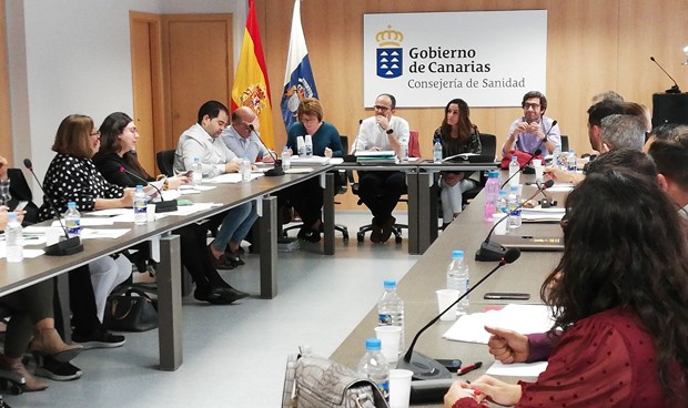 Canarias acuerda aumentar las plazas de médicos y auxiliares de Enfermería