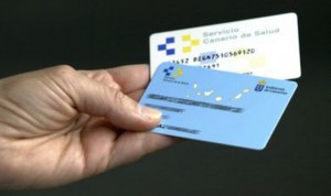 Canarias no espera al Ministerio e imprime su propia tarjeta universal