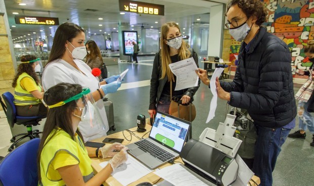 Canarias alarga a Semana Santa las pruebas Covid a viajeros nacionales