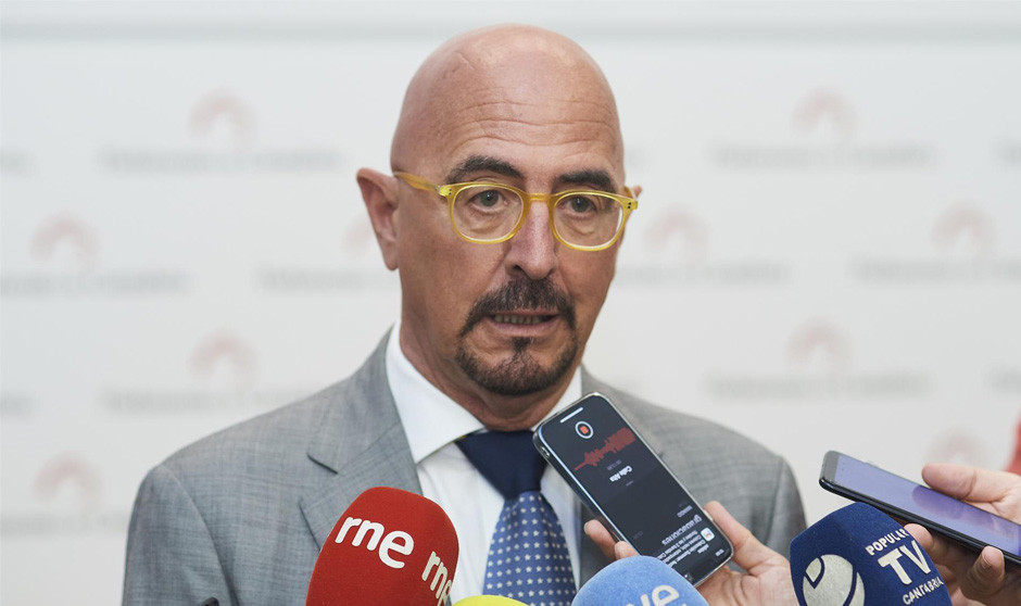 César Pascual, consejero de Salud de Cantabria. 
