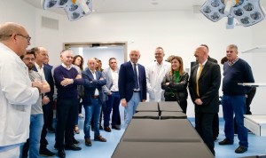 La presidenta de Cantabria, María José Sáenz de Buruaga, visitando el Hospital de Laredo. El Hospital de Laredo no sufrirá recortes de horario durante el verano del 2024, según el acuerdo Gobierno-sanitarios.