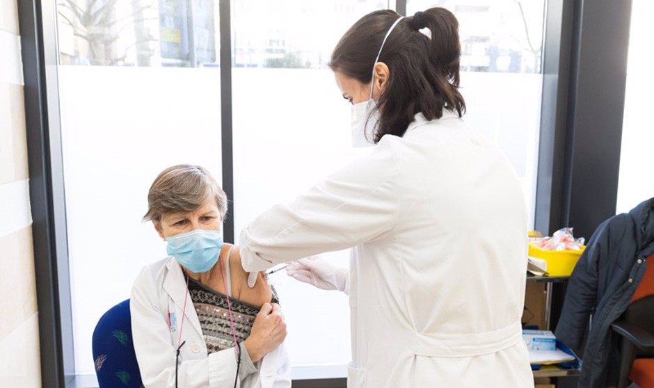 El Servicio Cántabro de Salud comienza la vacunación frente al herpes zóster en personas que cumplen 65 años en 2023