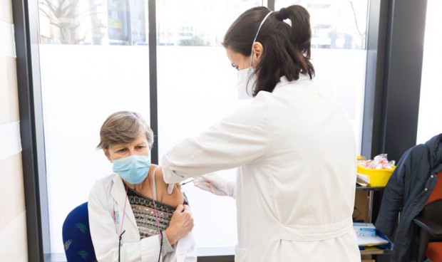 El Servicio Cántabro de Salud comienza la vacunación frente al herpes zóster en personas que cumplen 65 años en 2023