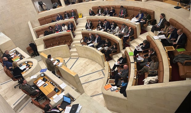 Un instante del Pleno del Parlamento de Cantabria.