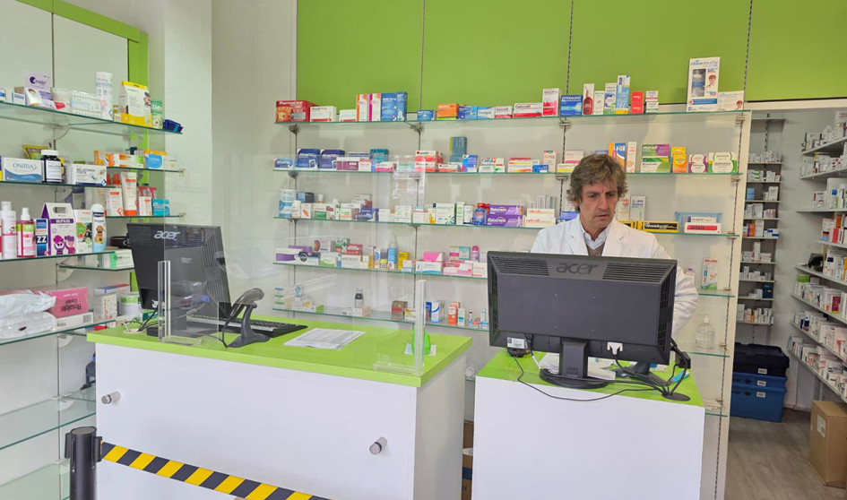 Cariño e implicación: la receta del farmacéutico más querido de Madrid