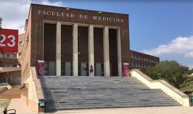 Carmen Robles, primera decana de la Facultad de Medicina de la UMU