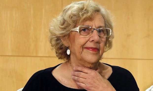 Carmena recula en su "privatización" sanitaria tras el aluvión de críticas