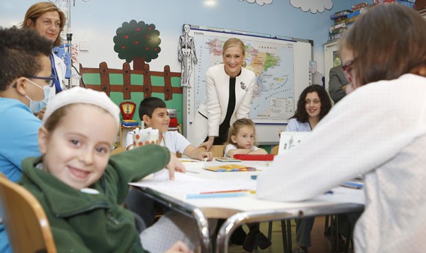 Casi 7.000 niños han estudiado este curso en los hospitales madrileños