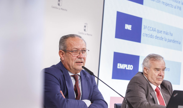  Juan Alfonso Ruiz Molina, consejero de Hacienda, Administraciones Públicas y Transformación Digital e Isidro Hernández, director general de Presupuestos.