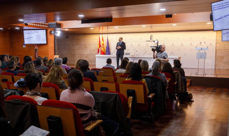 El consejero de Sanidad de Castilla-La Mancha, Jesús Fernández, en la presentación de la Estrategia Sanitaria y Sociosanitaria de Enfermedades Raras de Castilla-La Mancha.