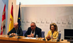 Jesús García-Cruces, Alejandro Vázquez y Violeta Martínez presentan la campaña de concienciación de Sacyl contra los ciberataques. 