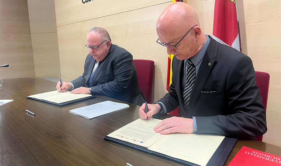 El consejero de Sanidad, Alejandro Vázquez Ramos, y el rector de la Universidad de Burgos, José Miguel García Pérez.