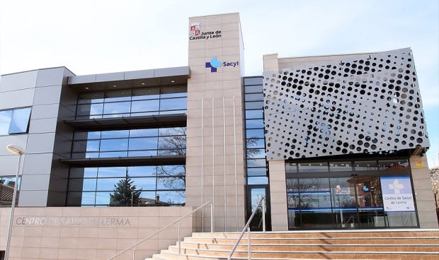 Sacyl estabiliza plazas fijas de sanitarios