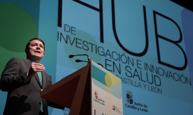 El presidente de Castilla y León afirma que duplicará los investigadores sanitarios