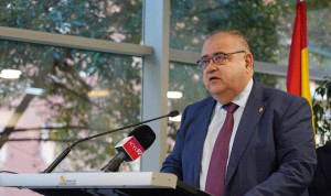 Castilla y León simplifica el retraso de la jubilación de sus médicos