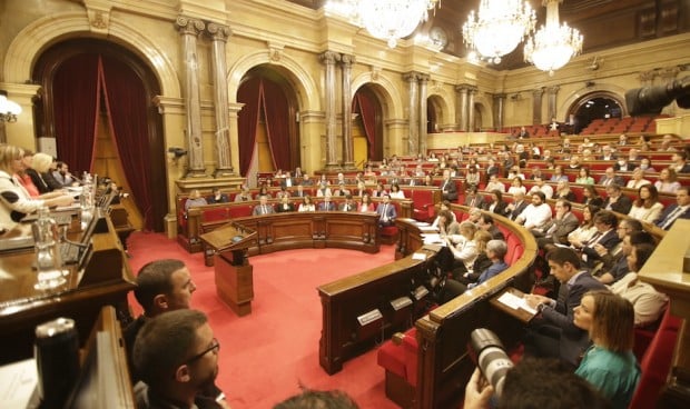 Cataluña aprueba la ley que rebaja un 30% el precio para estudiar Medicina