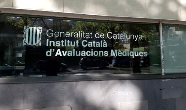 El Govern incentiva y busca médicos para agilizar la gestión de bajas