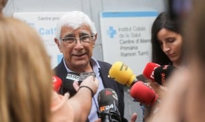 Cataluña fija 2023 para prohibir fumar en terrazas y lo estudia en coches