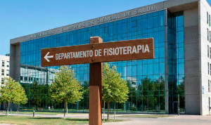 El nuevo catedrático de Fisioterapia es médico, triple doctor e investiga