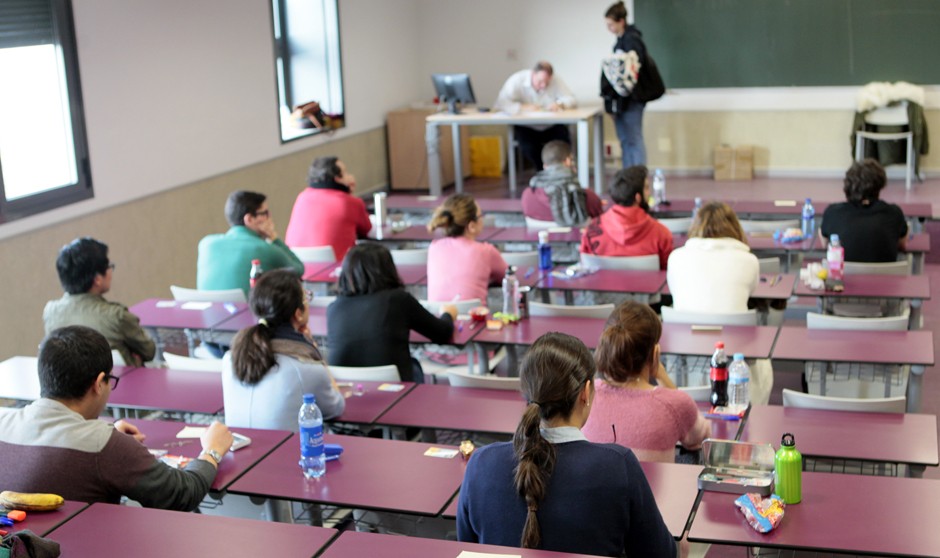 ChatGPT da una serie de consejos para ayudar a los aspirantes al Grado de Medicina a prepararse la EBAU.