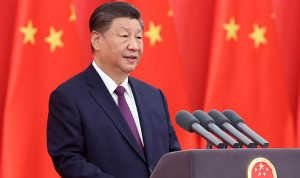 China revoluciona su sanidad con IA: robots, recetas y alerta viral en 2030