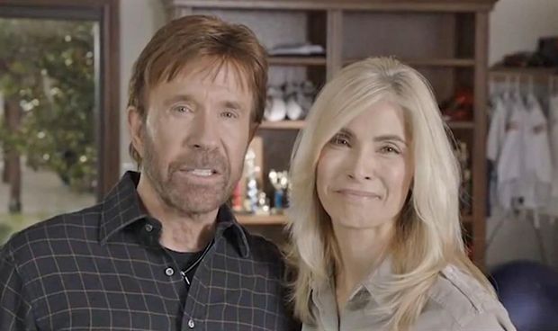 Chuck Norris no pone una queja en el hospital; demanda a 11 farmacéuticas