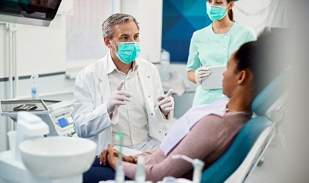 Los dentistas han propuesto cinco razones para justificar que tanto ellos como los médicos deben pasar igualmente a la nueva categoría de clasificación profesional "A Plus"