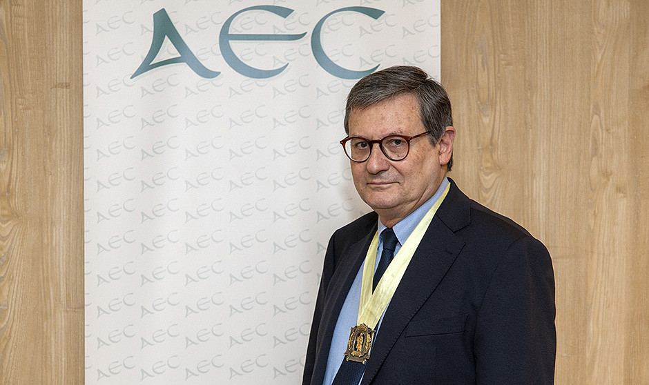 El cirujano Salvador Navarro presentará a Sanidad el nuevo programa formativo de la especialidad en junio