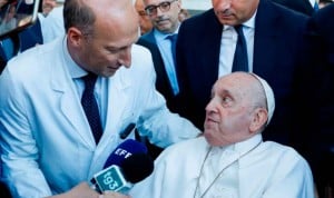 Papa Francisco y cirujano Sergio Alfieri