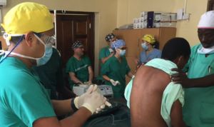 Cirujanos de Villalba operan de manera solidaria en el norte de Kenia
