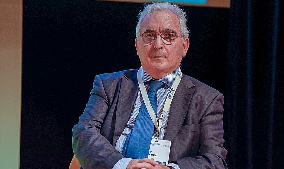 Jacinto Bátiz, responsable de Bioética de la Semg, pide más agilidad en las citas para evitar autodiagnósticos de los pacientes al ver sus pruebas