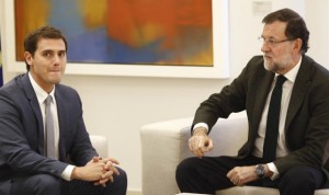 Ciudadanos 'regala' la abstención a Rajoy y entrega la sanidad a los pactos