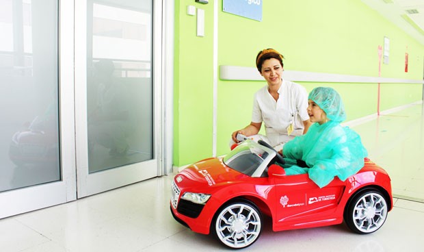 Coches teledirigidos para los niños ingresados en Torrevieja y Vinalopó 