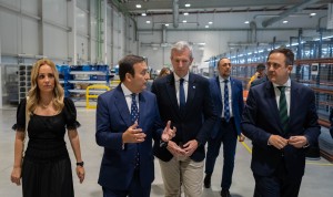  En el centro , Eduardo Pastor y Alfonso Rueda inauguran en Ourense un nuevo "pulmón logístico" farmacéutico.