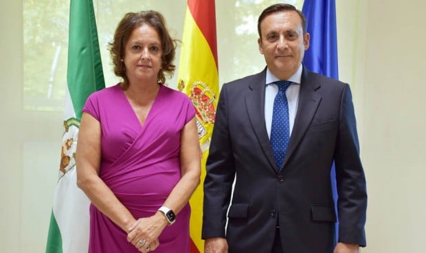 Catalina García, de la Junta de Andalucía; y Eduardo Pastor, de Cofares, hablan sobre sus compromisos.
