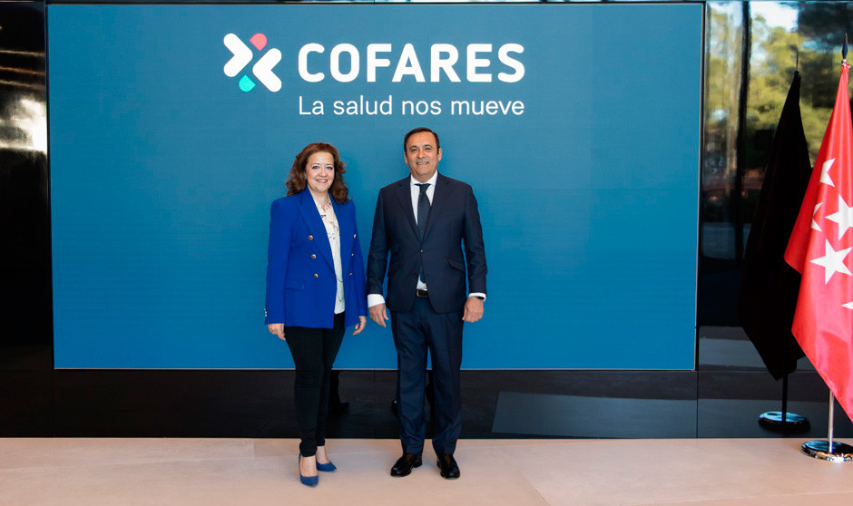 Fátima Matute y Eduardo Pastor se reúnen en la sede de Cofares en Madrid.