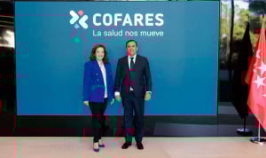  Fátima Matute y Eduardo Pastor se reúnen en la sede de Cofares en Madrid.