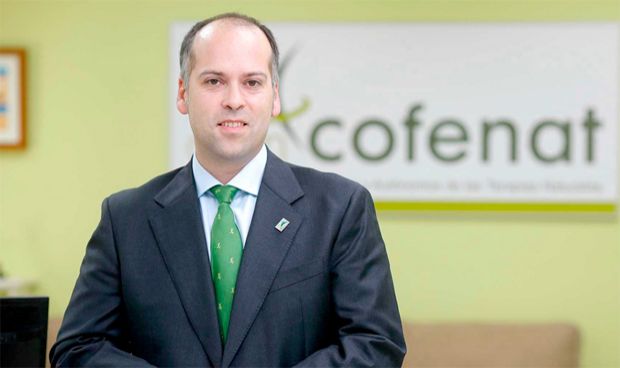 Cofenat: "Hay que regular formación y competencias en terapias naturales"