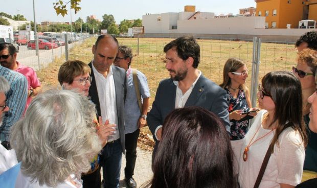 Comín asegura que se cumplirán los plazos del nuevo hospital de Viladecans