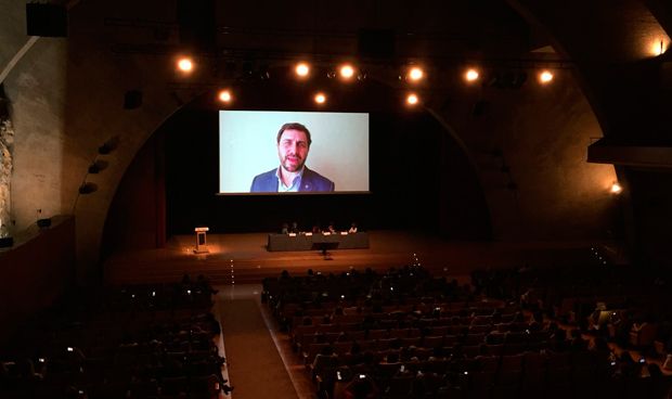 Comín inaugura 3 congresos sanitarios 'vía plasma' en apenas una semana