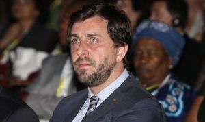 Comín: "La sanidad y las farmacéuticas sucumbieron bajo las porras del 1-O"